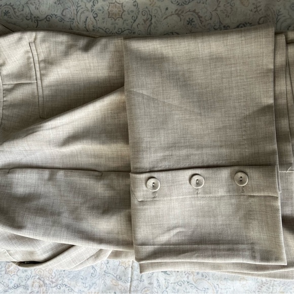 Ann Taylor Cream Ankle & Cropped Pants - Picture 12 of 12
